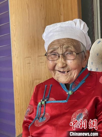 薩仁托婭拍攝的“草原母親”?！∷_仁托婭供圖