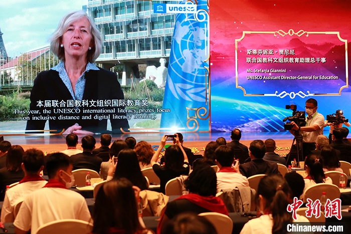 聯(lián)合國(guó)教科文組織教育助理總干事斯蒂芬妮亞·賈尼尼通過(guò)視頻致辭。 <a target='_blank' href='http://www.chinanews.com/'>中新社</a>記者 梁犇 攝