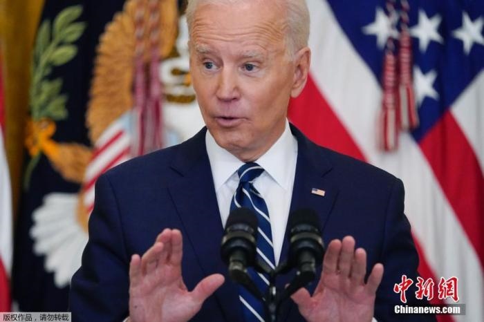 當(dāng)?shù)貢r(shí)間3月25日，美國(guó)總統(tǒng)拜登舉行了上任60多天來(lái)的首場(chǎng)正式新聞?dòng)浾邥?huì)，回答了邊境危機(jī)、控槍、基建計(jì)劃等熱點(diǎn)問(wèn)題。