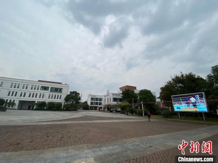 寧波市第二少年兒童業(yè)余體育學(xué)校?！×植?攝