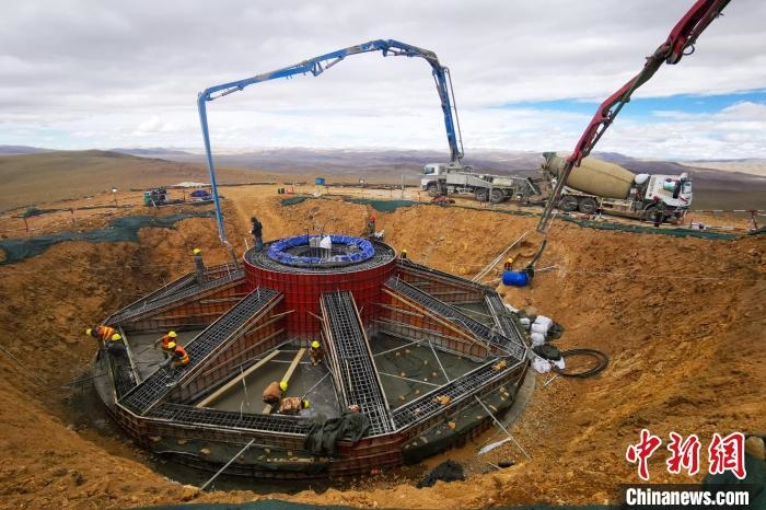 資料圖為該風電場建設現(xiàn)場?！≈袊娊瘓F成都勘測設計研究院有限公司 供圖