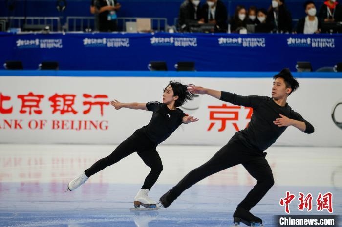 圖為隋文靜、韓聰在測試賽期間進行官方訓練 王洋 攝