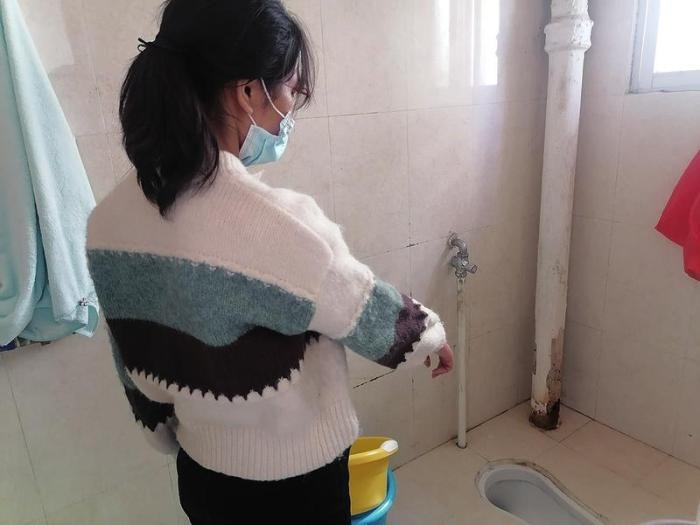  劉小姐在網(wǎng)上找人疏通出租屋里的廁所，被收費5380元