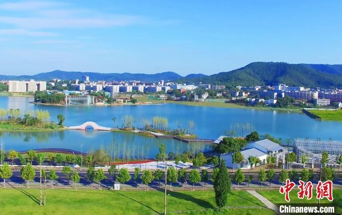 后湖藝術園?！√菩∏?攝