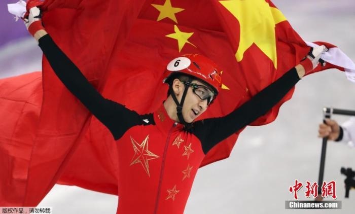 武大靖奪得平昌冬奧會短道速滑男子500米項(xiàng)目金牌。