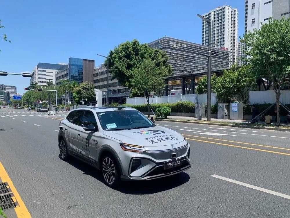 △自動(dòng)駕駛汽車在河套深港科技創(chuàng)新合作區(qū)開(kāi)展道路測(cè)試。