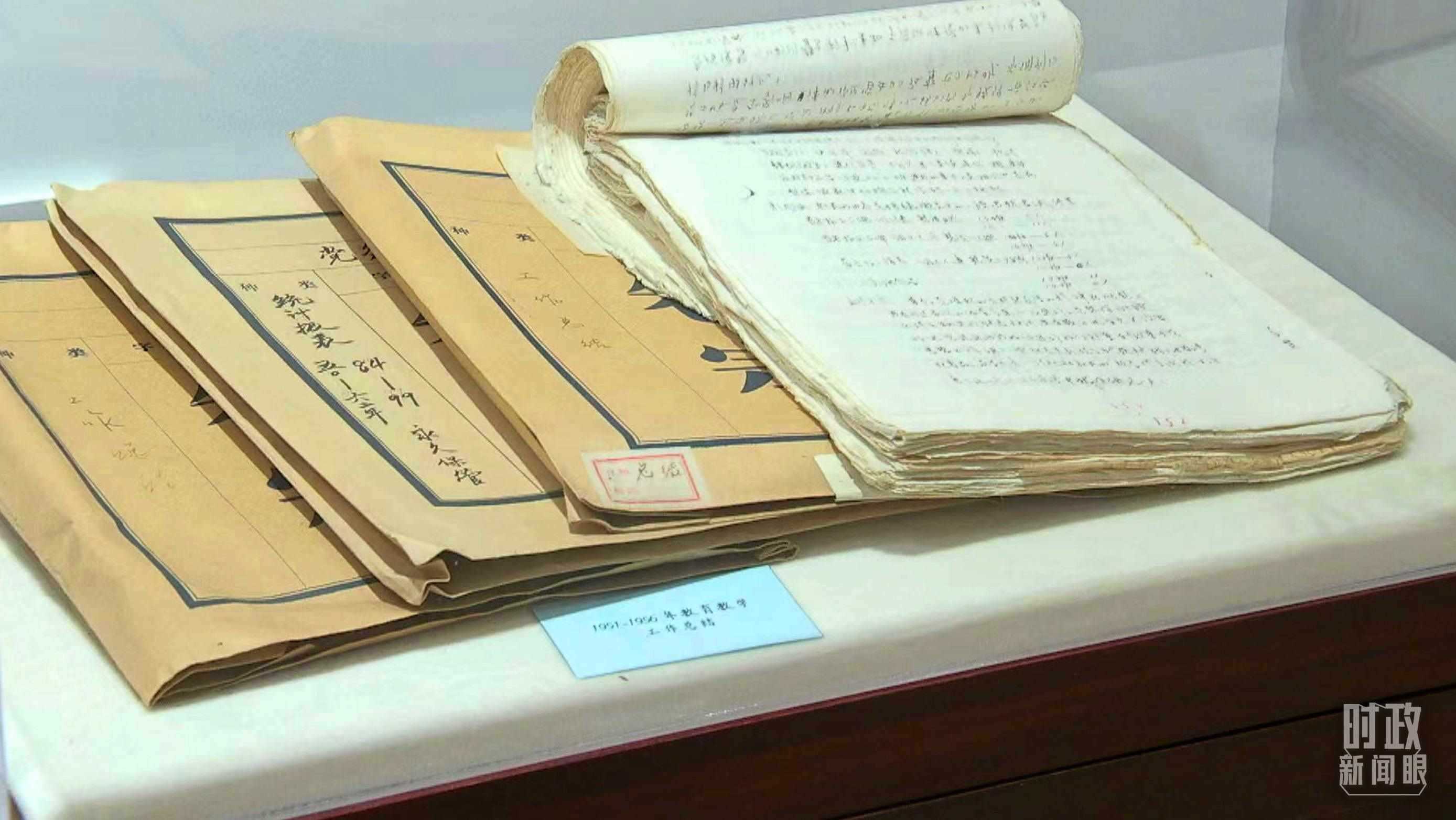 △校史館內(nèi)的教育教學工作總結(jié)展陳。（總臺央視記者金雨秋拍攝）