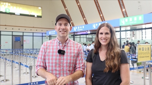 6月13日，來自美國的德拉古（Dragoo）夫婦將首次乘坐中老鐵路國際旅客列車從中國出境。李揚(yáng) 攝