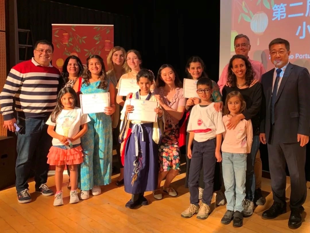 葡萄牙圣托馬斯孔子課堂第二屆“漢語橋”小學(xué)生中文秀比賽。圖片來源：里斯本大學(xué)孔子學(xué)院公眾號。