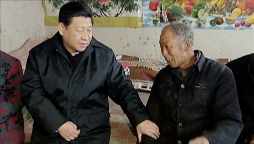 △2012年12月30日，習近平總書記來到河北省阜平縣龍泉關(guān)鎮(zhèn)顧家臺村看望困難群眾。
