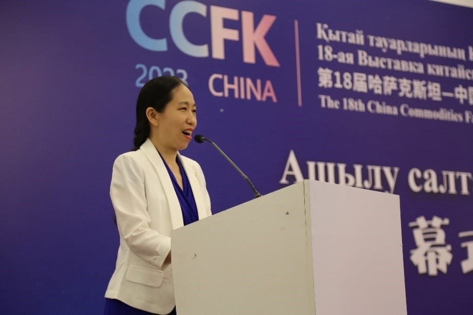 中國駐阿拉木圖總領(lǐng)事蔣薇發(fā)表致辭。中國駐阿拉木圖總領(lǐng)館供圖