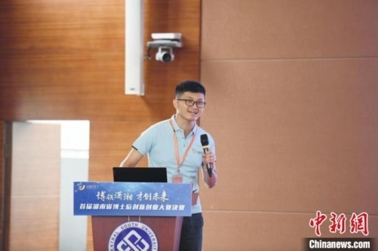 選手進(jìn)行路演。楊華峰 攝