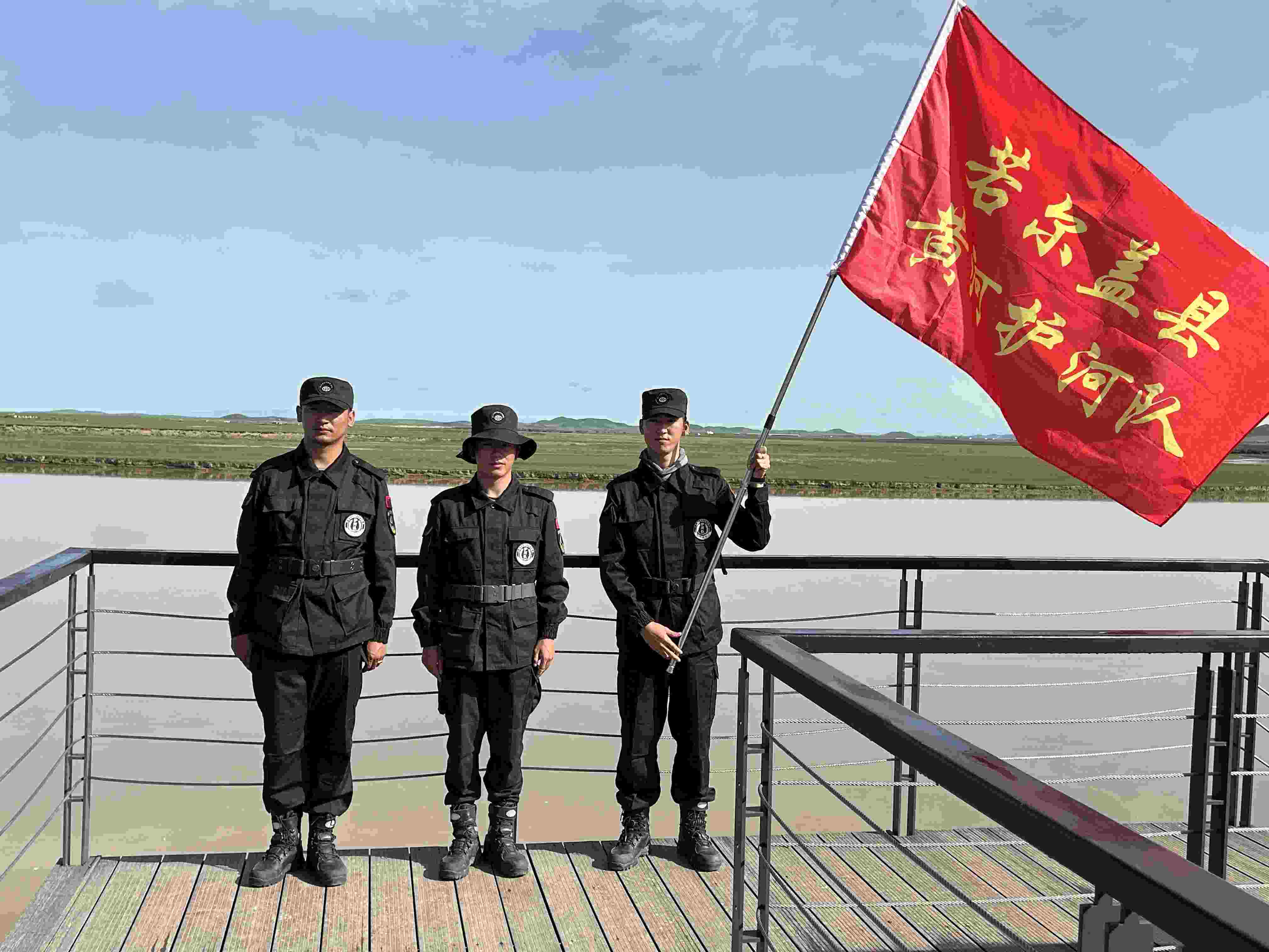 若爾蓋縣黃河護(hù)河隊(duì)。人民網(wǎng) 周靜圓攝