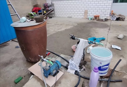 用來抽水的增壓泵。 人民網(wǎng)記者 金慧慧攝