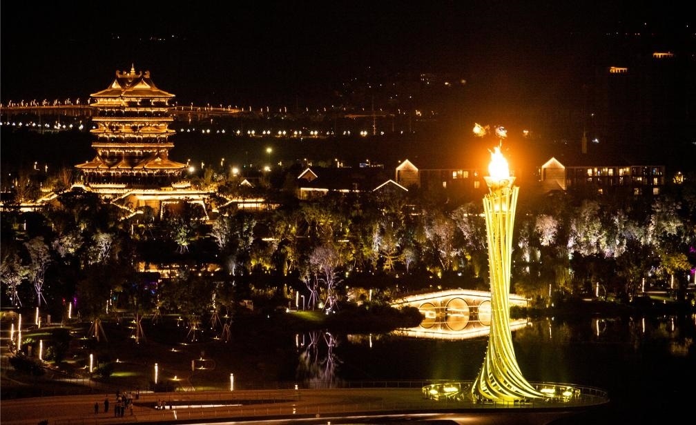 這是7月28日拍攝的成都大運(yùn)會(huì)主火炬。新華社記者曹祎銘攝