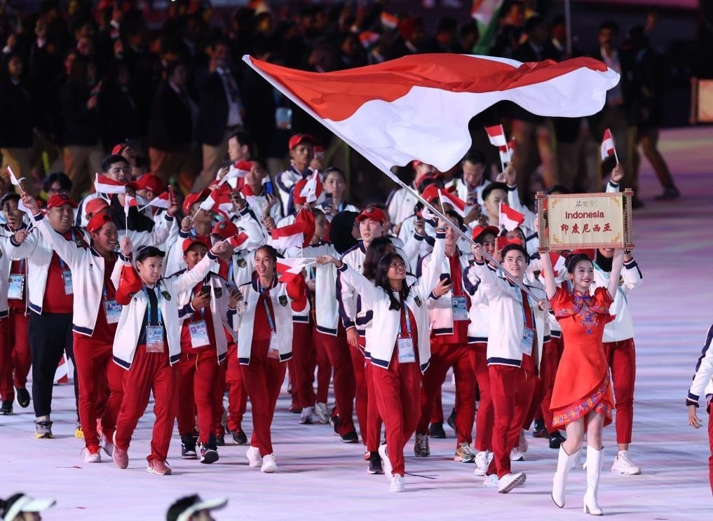 7月28日，印度尼西亞大學(xué)生體育代表團(tuán)在開(kāi)幕式上入場(chǎng)。新華社記者張麗蕓攝