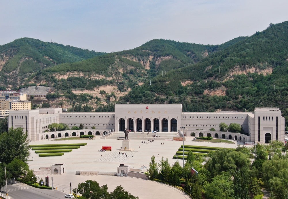 這是2023年6月27日拍攝的延安革命紀(jì)念館（無(wú)人機(jī)照片）。新華社記者 張博文 攝