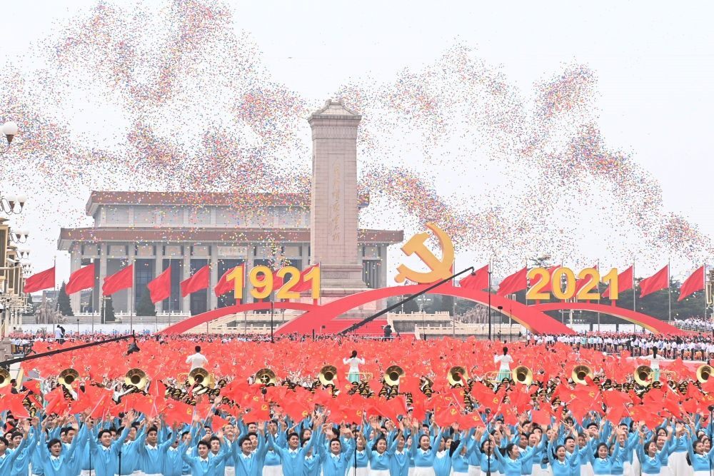 2021年7月1日上午，慶祝中國共產(chǎn)黨成立100周年大會在北京天安門廣場隆重舉行。這是慶祝大會現(xiàn)場放飛氣球。新華社記者 李尕 攝