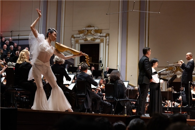 圖8月5日，2023愛丁堡國際藝術(shù)節(jié)開幕式音樂會《慈悲頌》的演出現(xiàn)場。藝術(shù)節(jié)組委會供圖