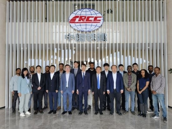 中國土木福州設(shè)計院埃塞分院團(tuán)隊合影。受訪對象供圖