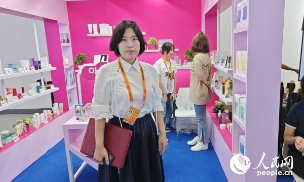 9月3日，韓國駐華大使館經(jīng)濟(jì)部參贊金至凰接受人民網(wǎng)記者采訪。人民網(wǎng)記者 趙雯博攝