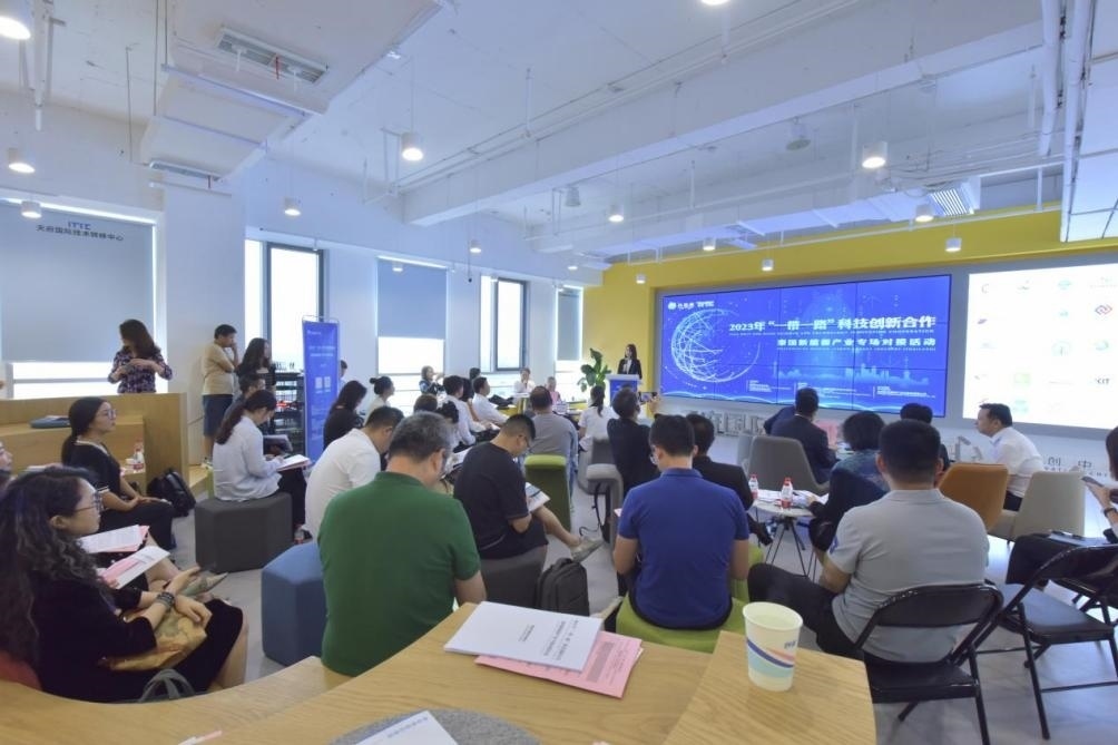 在天府國際技術(shù)轉(zhuǎn)移中心承辦的2023年“一帶一路”科技創(chuàng)新合作——泰國新能源產(chǎn)業(yè)專場對接活動中，中泰企業(yè)機(jī)構(gòu)達(dá)成了合作意向。天府國際技術(shù)轉(zhuǎn)移中心供圖