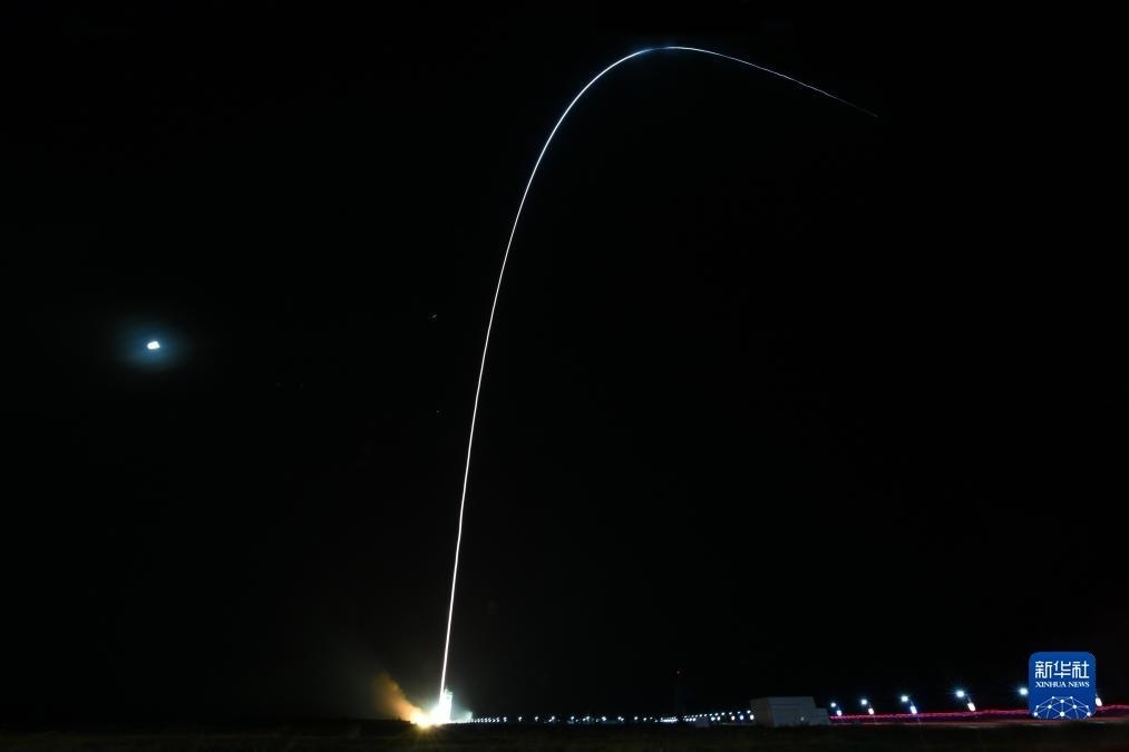 9月7日02時14分，我國在酒泉衛(wèi)星發(fā)射中心使用長征四號丙運(yùn)載火箭，成功將遙感三十三號03星發(fā)射升空，衛(wèi)星順利進(jìn)入預(yù)定軌道，發(fā)射任務(wù)獲得圓滿成功。新華社發(fā)（汪江波 攝）