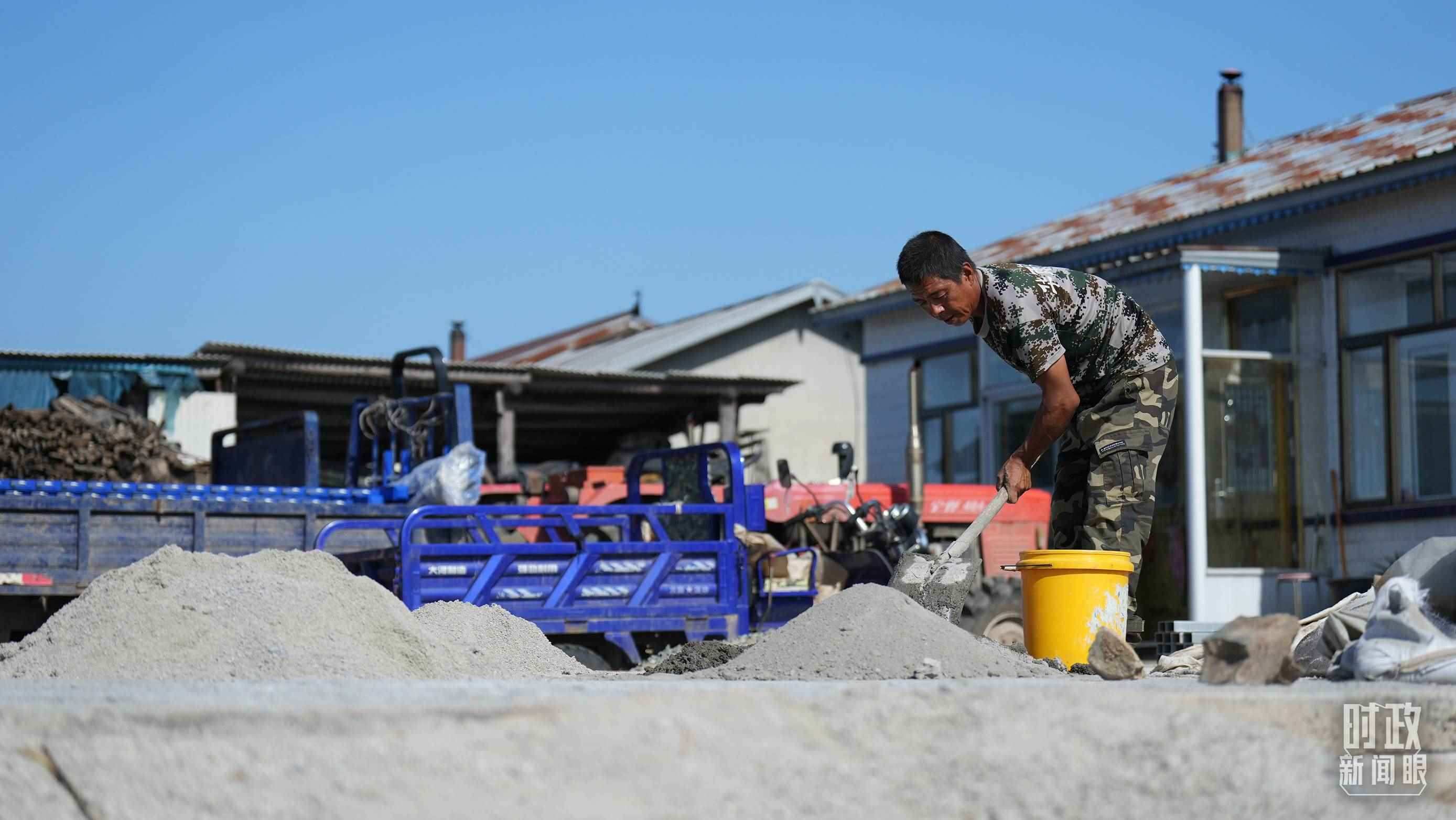 △龍王廟村的災(zāi)后恢復(fù)重建正加緊推進。（總臺國廣記者李晉拍攝）
