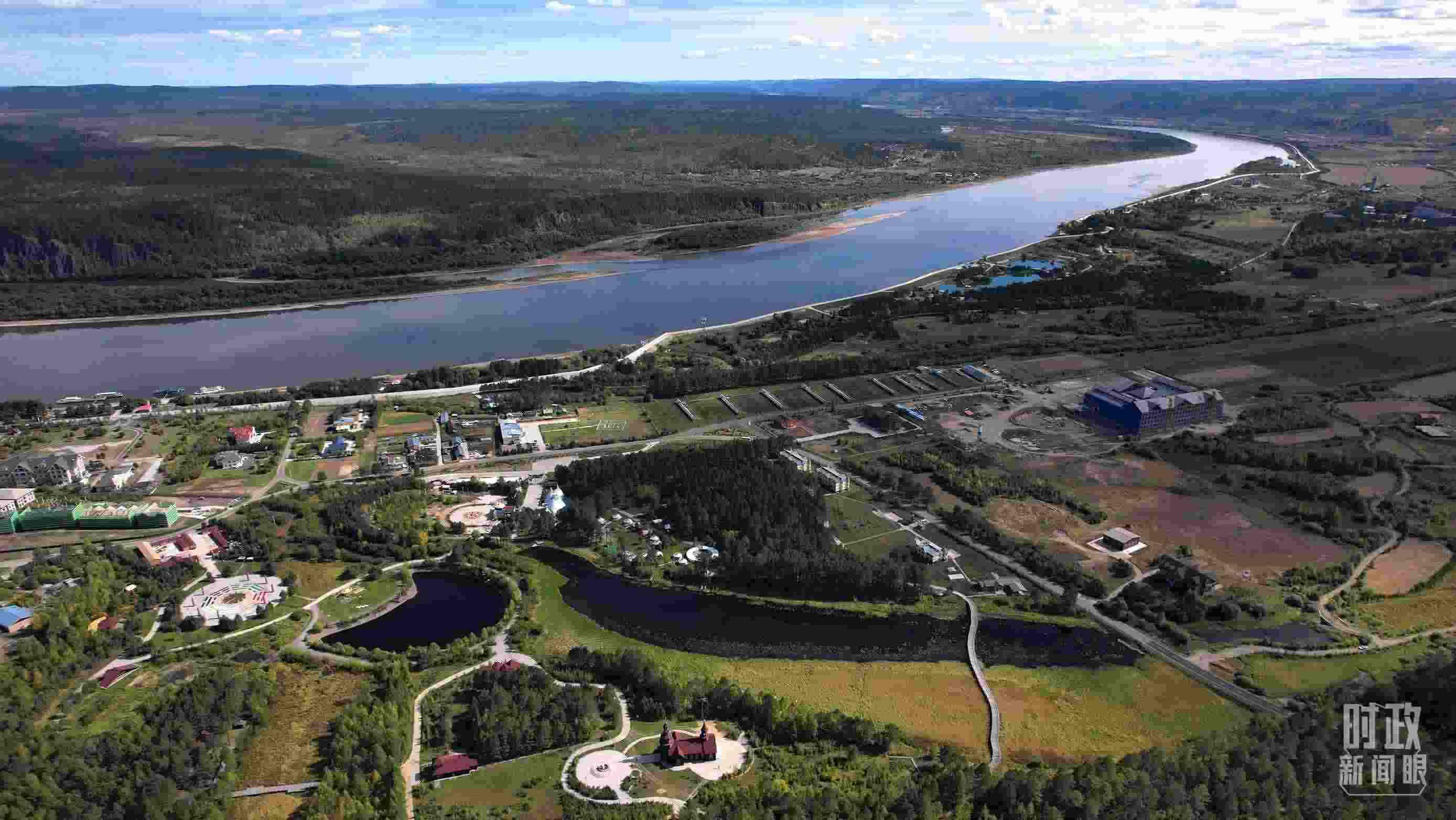 △北極村北邊是中俄界江黑龍江。（總臺國廣記者李晉拍攝）