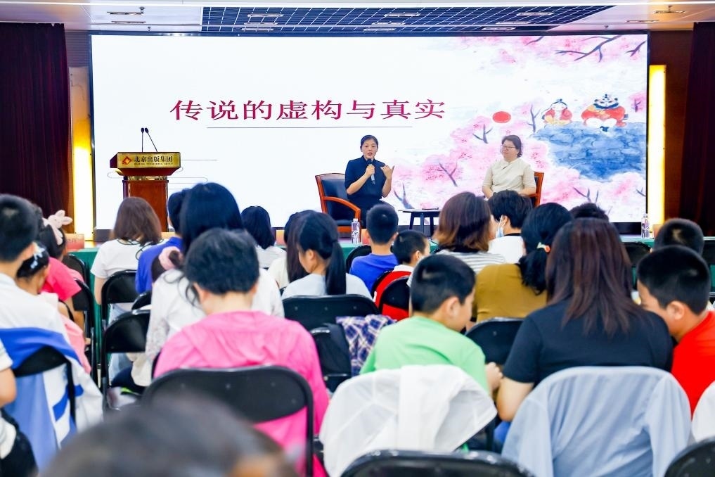 經(jīng)典閱讀進(jìn)社區(qū)——十月少年文學(xué)創(chuàng)享會(huì)走進(jìn)裕中東里。主辦方供圖