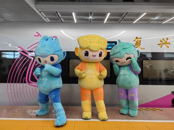 復(fù)興號(hào)亞運(yùn)智能動(dòng)車組列車車廂。上海鐵路局融媒體中心供圖