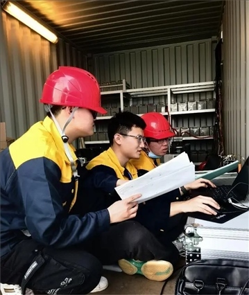 △2022年，長(zhǎng)征十一號(hào)運(yùn)載火箭在我國(guó)黃海以“一箭五星”方式成功發(fā)射。哈爾濱工程大學(xué)船海結(jié)構(gòu)物安全與舒適性團(tuán)隊(duì)為發(fā)射船進(jìn)行結(jié)構(gòu)動(dòng)態(tài)監(jiān)測(cè)。