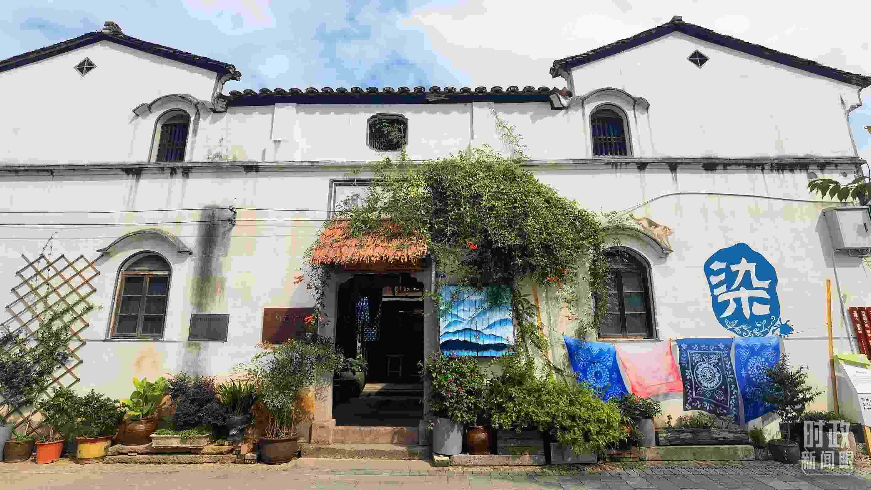 △李祖村的藝術(shù)染坊。（總臺(tái)央視記者周志國拍攝）