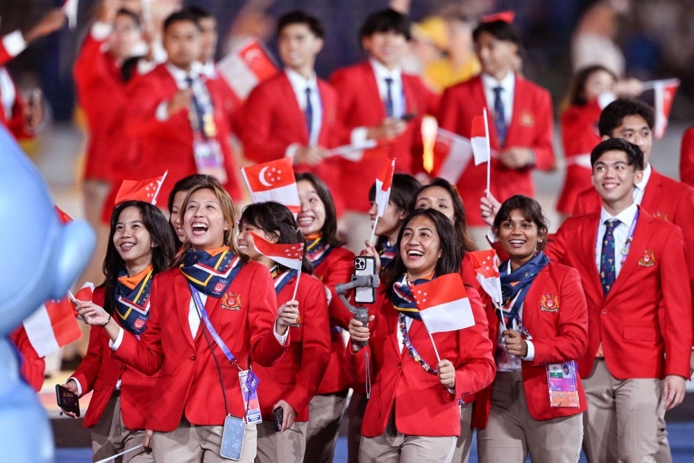 新加坡代表團在開幕式上入場。