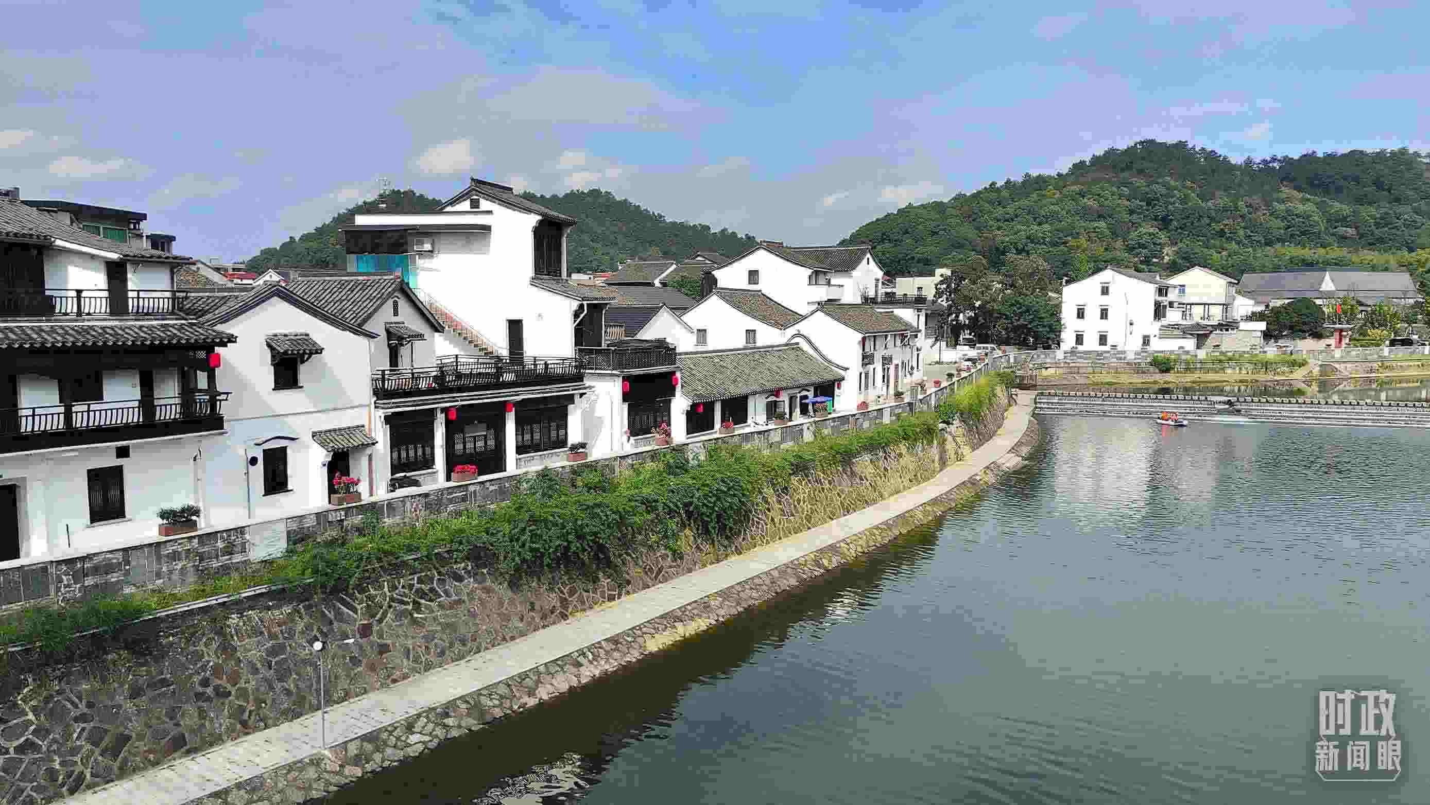 △“楓橋經(jīng)驗”發(fā)源地諸暨市楓橋鎮(zhèn)。（總臺央視記者楊立峰拍攝）