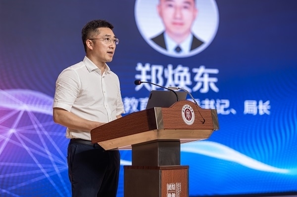 溫州市教育局黨委書記、局長鄭煥東講話。溫州市教育局供圖