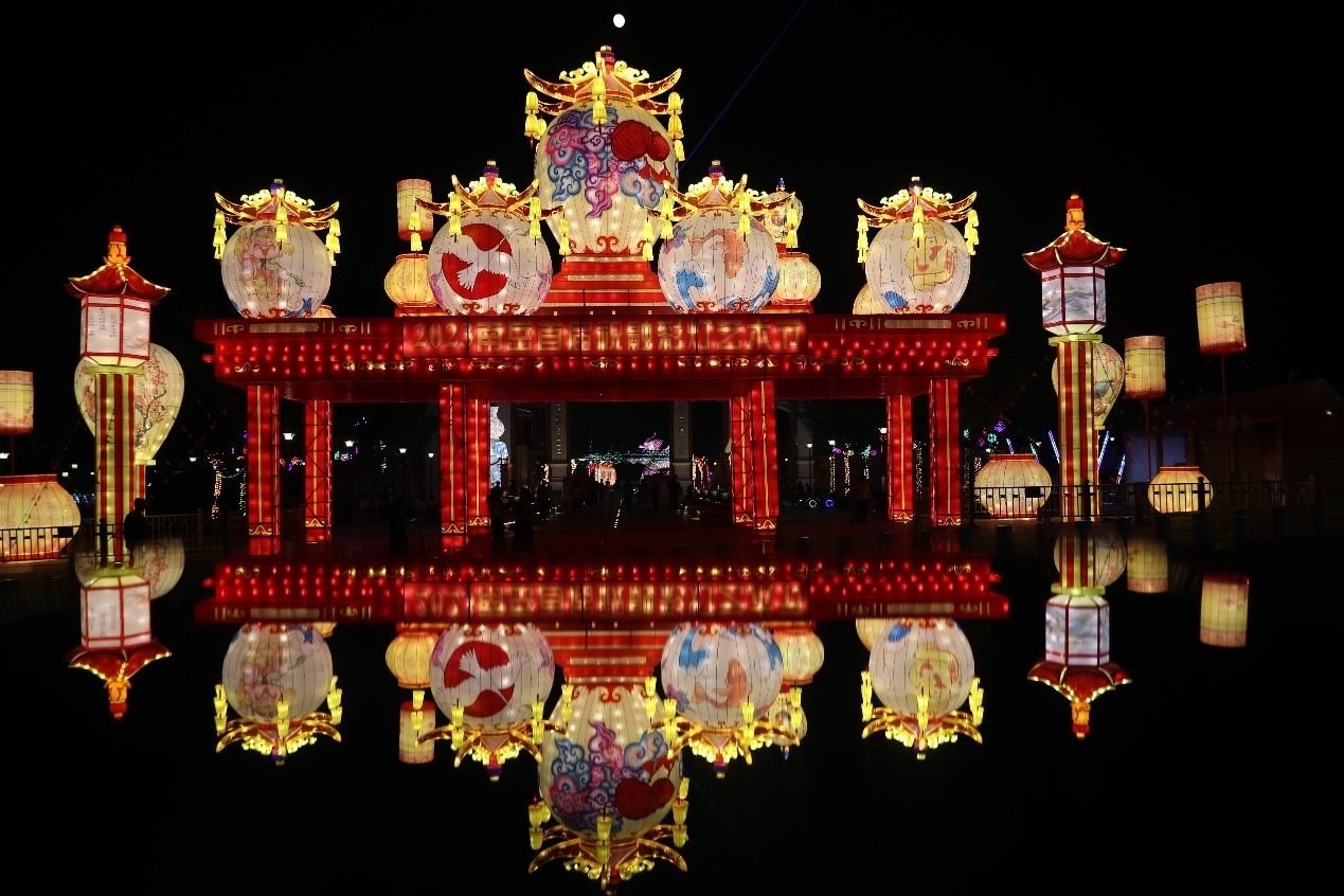 中秋國慶期間，南岳祝融文旅小鎮(zhèn)舉辦祝融花燈節(jié)。曹正平攝