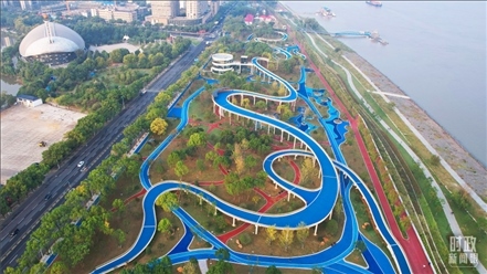 △俯瞰長(zhǎng)江國(guó)家文化公園九江城區(qū)段。（總臺(tái)記者李海峰拍攝）