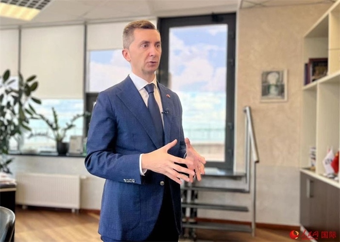 中白工業(yè)園開發(fā)公司第一副總經(jīng)理基里爾·卡羅杰耶夫接受人民網(wǎng)記者采訪。人民網(wǎng)記者 朱虹攝