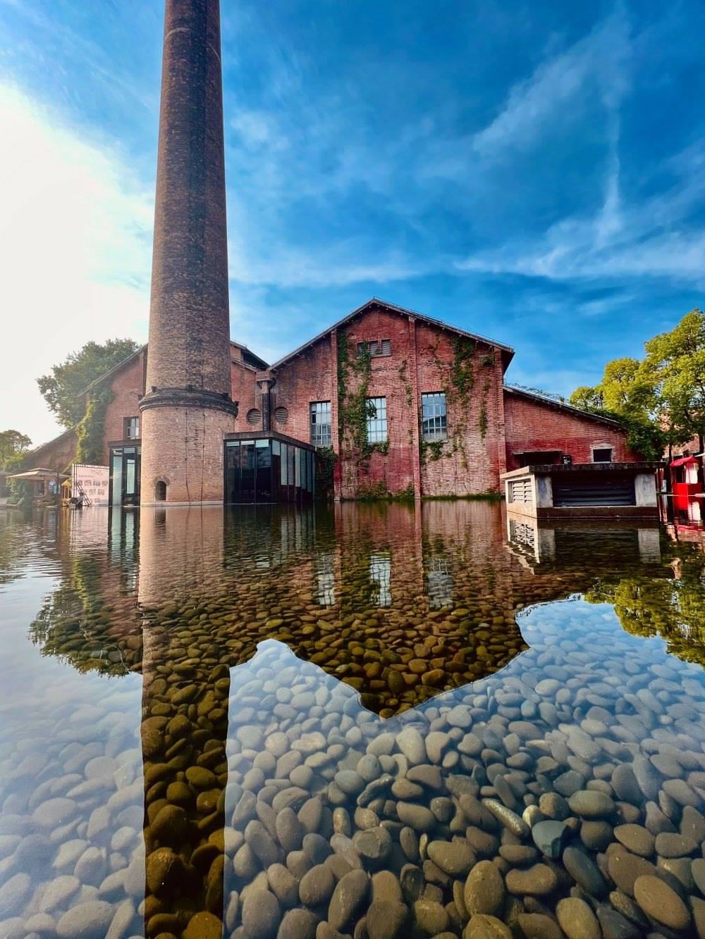 ↑景德鎮(zhèn)陶溪川文創(chuàng)街區(qū)一景（2023年5月15日攝）。