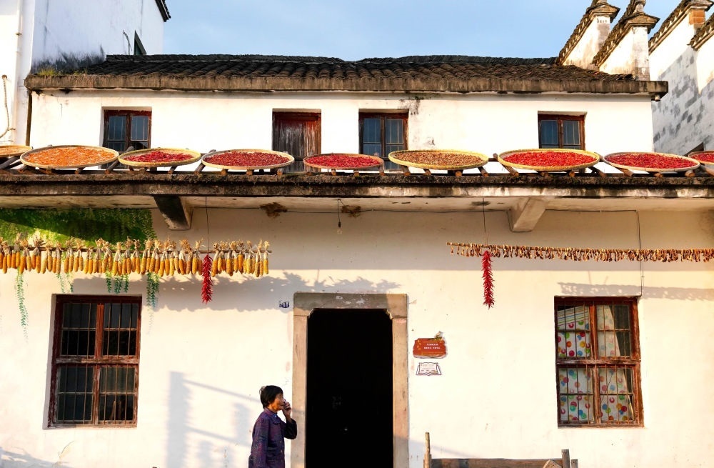 婺源縣王村石門(mén)自然村一角（2023年10月11日攝）。