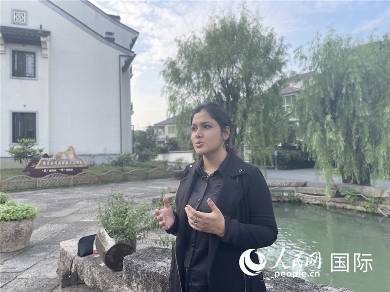 孟加拉國Channel 24電視頻道主持人伊斯拉特·阿敏在安吉接受記者采訪。人民網(wǎng)記者 張榮攝