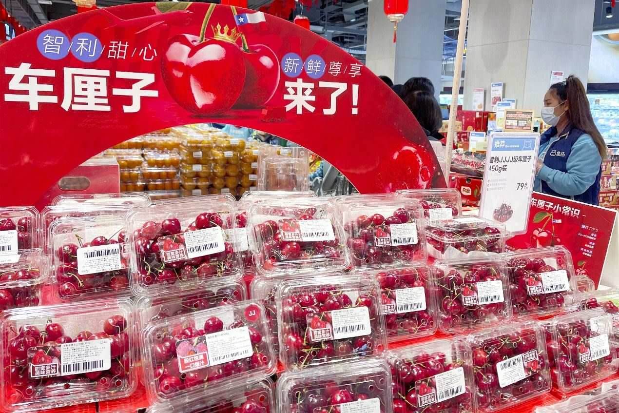 北京一家盒馬鮮生超市中智利車厘子售賣區(qū)。來源：視覺中國