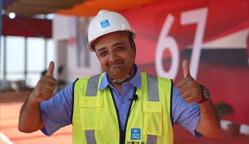 瓦利德·拉馬丹接受人民網(wǎng)記者采訪。嚴(yán)川吉雨攝