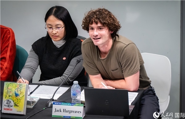 4、英國漢學(xué)家沈如風(fēng)對中國文學(xué)譯作的未來充滿期待。郭錦標(biāo)攝