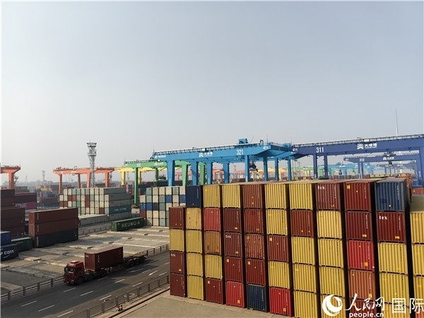 天津港北疆港區(qū)C段智能化集裝箱碼頭。人民網(wǎng)記者 符園園攝