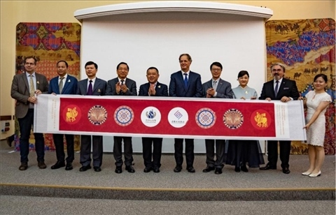 “絲路綺粲—中國絲綢藝術(shù)展”開幕式在匈牙利首都布達(dá)佩斯舉行。布達(dá)佩斯中國文化中心供圖