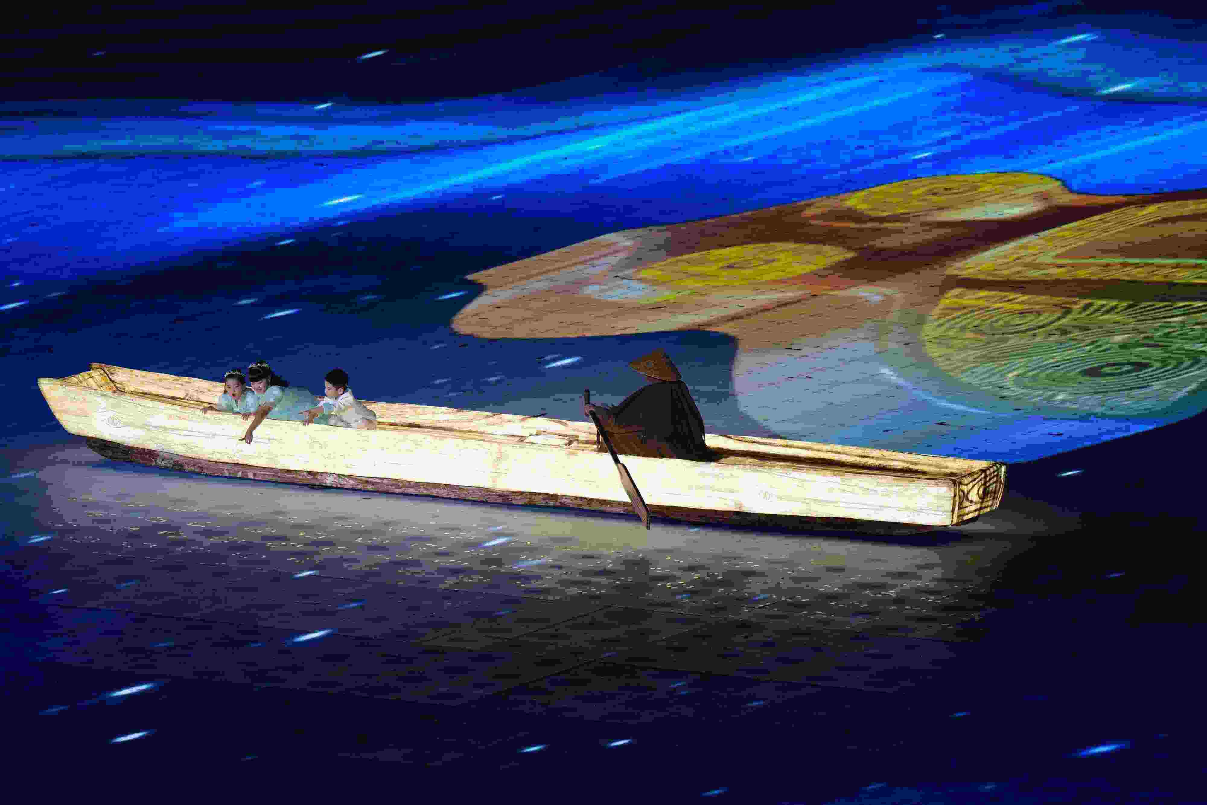 △2023年10月28日，杭州亞殘運會閉幕式上的“中華第一舟”。