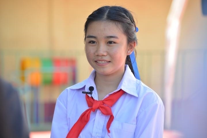 蓬批灣結(jié)束中國(guó)之行返回老撾后接受記者采訪。