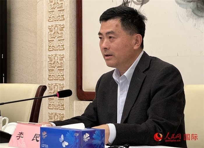 10月31日，歐美同學(xué)會(huì)秘書(shū)長(zhǎng)李民在第五屆中法文化論壇媒體吹風(fēng)會(huì)上講話(huà)。（人民網(wǎng) 謝瑩攝）